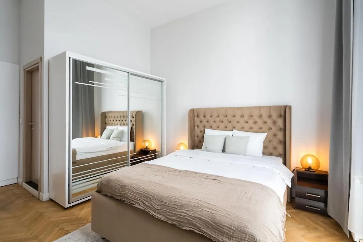 Ferienwohnung Sunny Large Flat - Amzei Square - Superb Balcony Bukarest