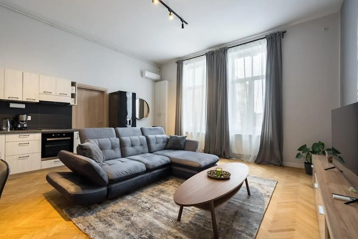 Ferienwohnung Sunny Large Flat - Amzei Square - Superb Balcony Bukarest